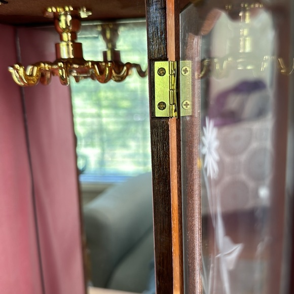 Vintage Jewelry Box in Good Condition one missing little knob at bottom - Picture 3 of 10